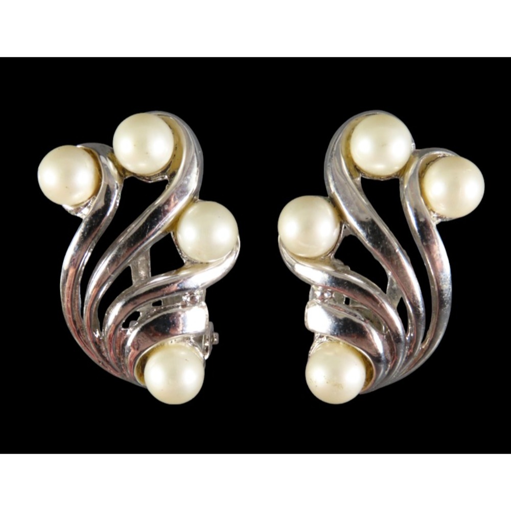 VINTAGE Crown Trifari Clip-On Earrings SILVER WAVE FAN Cream Faux Pearls FANCY!